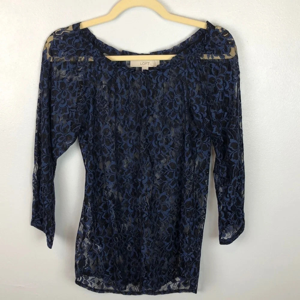 Ann Taylor Loft Women’s XS Lace Knit‎ Ruffle Neckline Quarter Sleeve Blouse